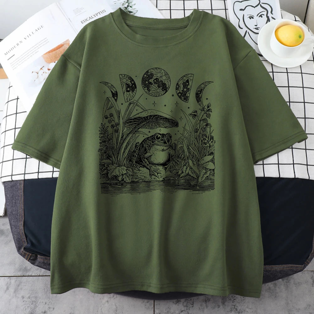 Camiseta Oversize "Mystic Frog" con Fases Lunares