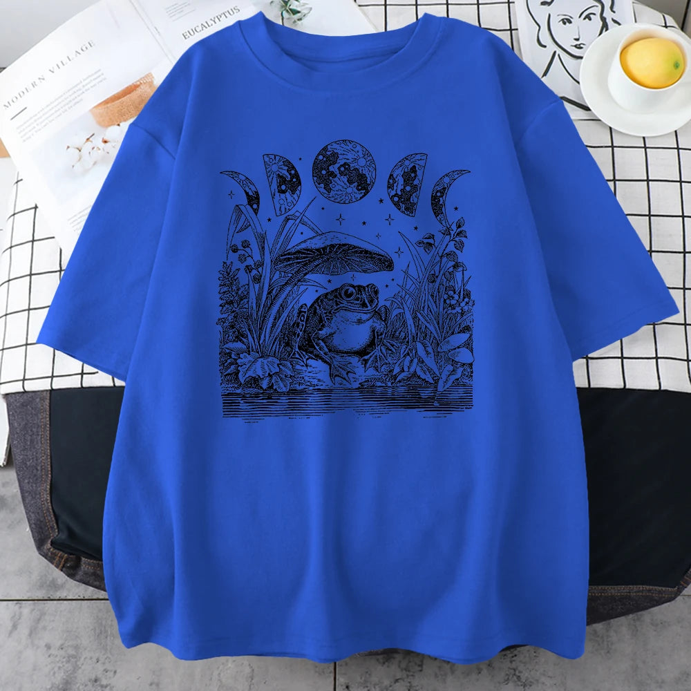Camiseta Oversize "Mystic Frog" con Fases Lunares