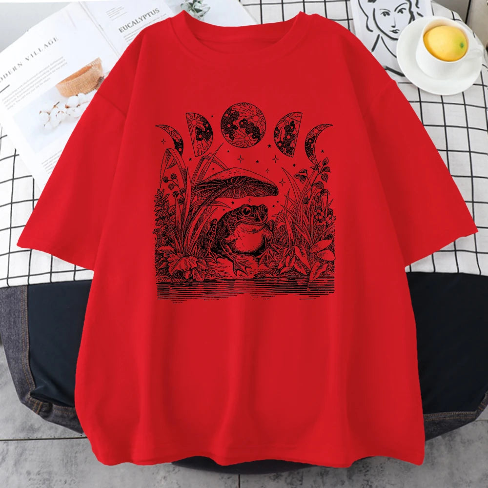 Camiseta Oversize "Mystic Frog" con Fases Lunares