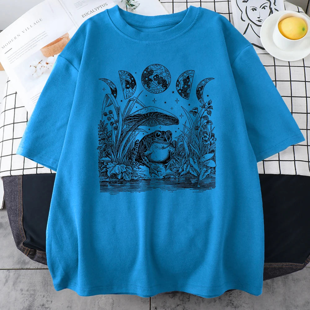 Camiseta Oversize "Mystic Frog" con Fases Lunares